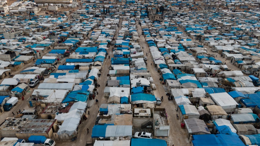 Januar 2021: Unterkünfte von Binnenflüchtlingen im Flüchtlingslager Atma an der türkisch-syrischen Grenze (Foto: picture alliance/dpa | Anas Alkharboutli)