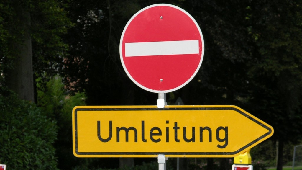 Symbolbild: Umleitungsschild (Foto: picture alliance / imageBROKER | Dietmar Plewka)