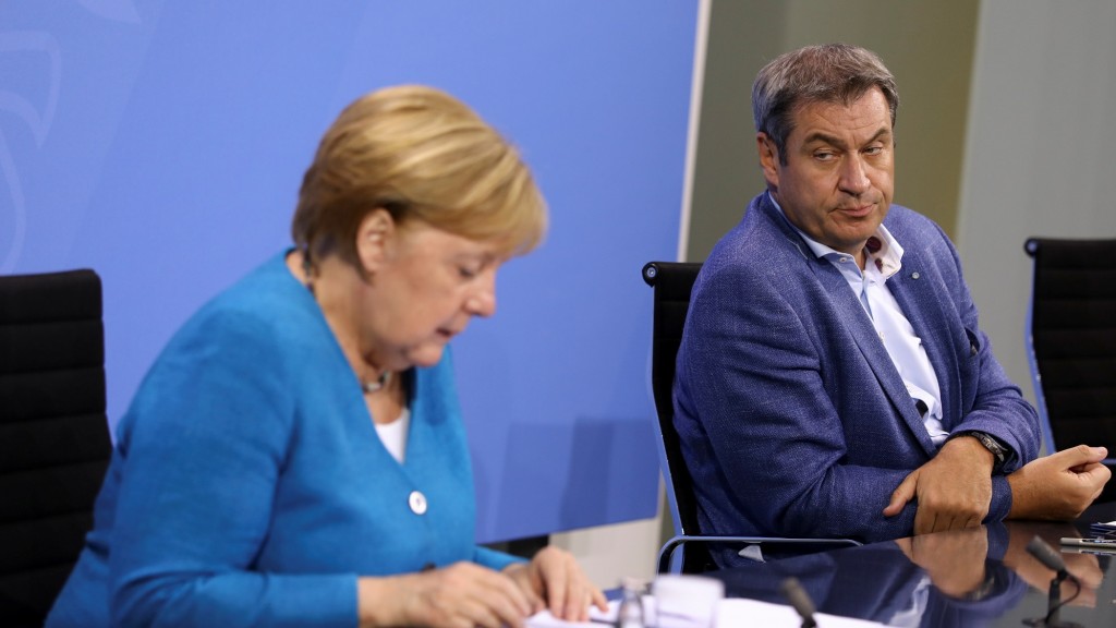 10. August 2021: Bundeskanzlerin Angela Merkel (CDU) und Markus Söder (CSU), Ministerpräsident von Bayern, nehmen nach der Ministerpräsidentenkonferenz zur Corona-Politik an einer Pressekonferenz teil (Foto: picture alliance/dpa/Reuters/Pool | Christia