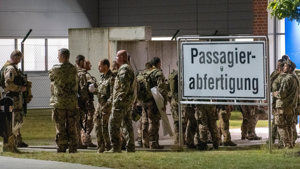 Angesichts des rasanten Vormarschs der Taliban in Afghanistan hat die Bundeswehr mit der Evakuierung deutscher Staatsbürger und afghanischer Ortskräfte aus Kabul begonnen. (Foto: picture alliance/dpa/Rene Schroeder | Rene Schroeder)