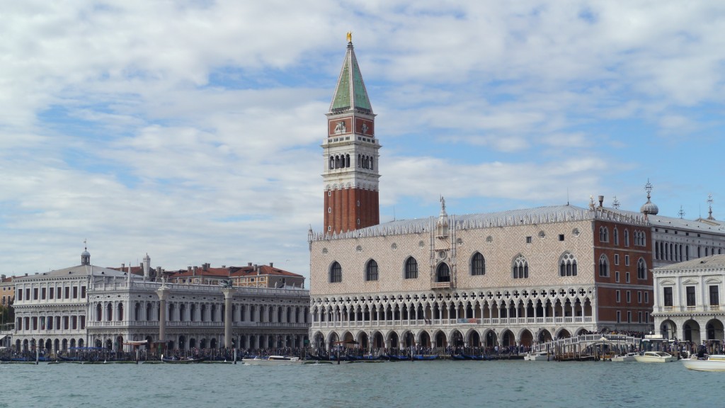 Venedig, Campanile di San Marco mit Dogenpalast (Foto: Beate Heitz)