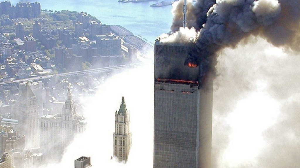 Das brennende World Trade Center in New York am 11.September 2001 (Foto: picture alliance / dpa | New York City Police / Handout)