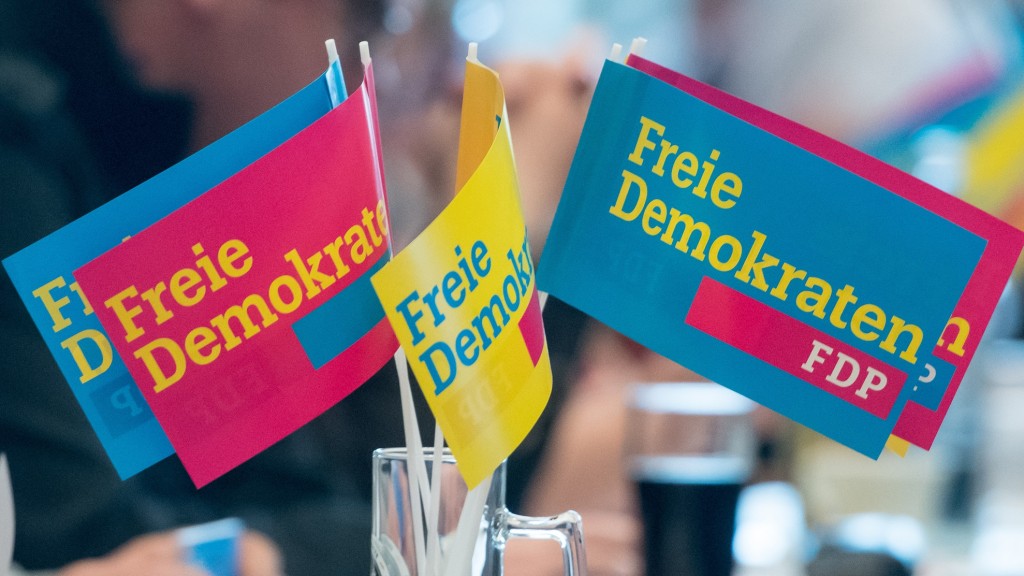 Werbe-Fähnchen der Freien Demokratischen Partei (FDP) - Foto: picture alliance/dpa | Armin Weigel