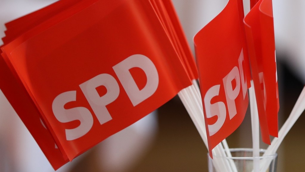 Werbe-Fähnchen der Sozialdemokratischen Partei Deutschalnds (SPD) - Foto: picture alliance/dpa | Daniel Karmann