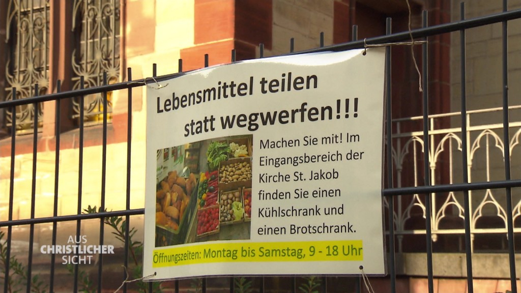 Foto: Plakat vor der St. Jakob Kirche über die Hilfsaktion 