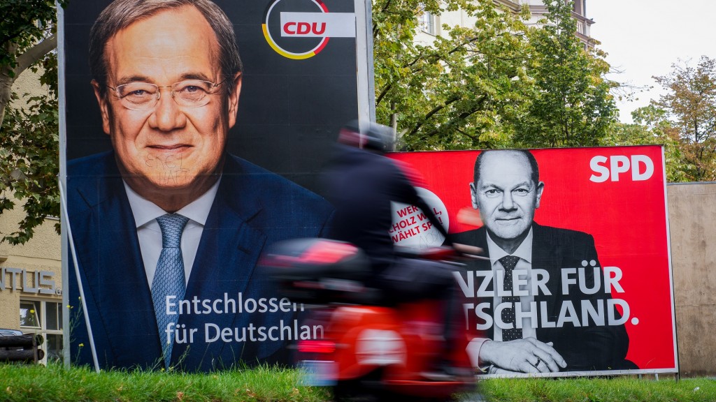 Wahlplakate mit den Kanzlerkandidaten Olaf Scholz (SPD, r.), und Armin Laschet (CDU) - Foto: picture alliance/dpa | Kay Nietfeld