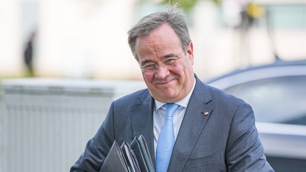 3. Oktober 2021: Armin Laschet, CDU-Bundesvorsitzender und Ministerpräsident von Nordrhein-Westfalen, auf dem Weg zu Sondierungsgesprächen (Foto: picture alliance/dpa | Michael Kappeler)