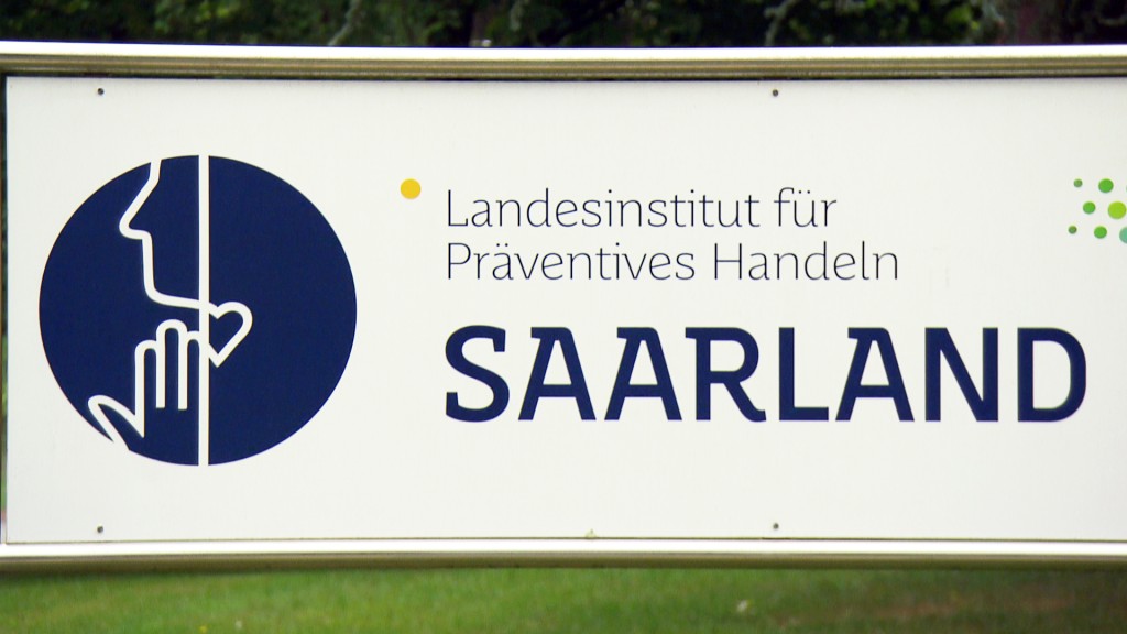 Schild des Landesinstituts für Präventives Handeln. (Foto: SR)