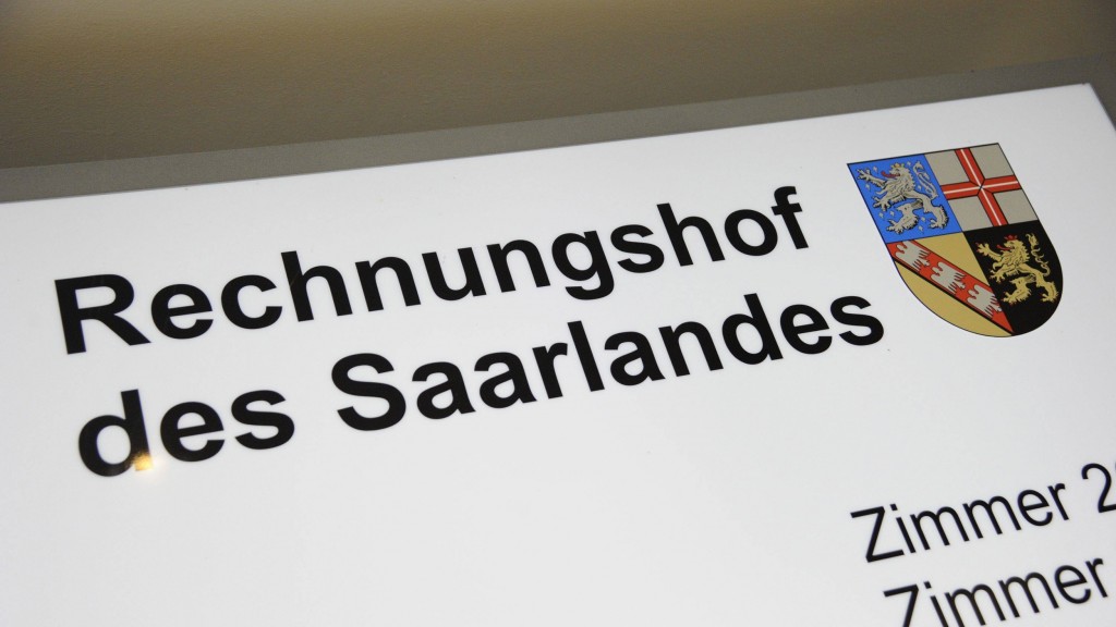 Schild: Rechnungshof des Saarlandes (Foto: imago/Becker&Bredel)
