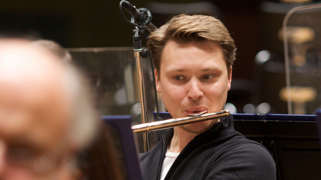 Der Flötist Grigory Mordashov bei einer Orchesterprobe (Foto: Astrid Karger)