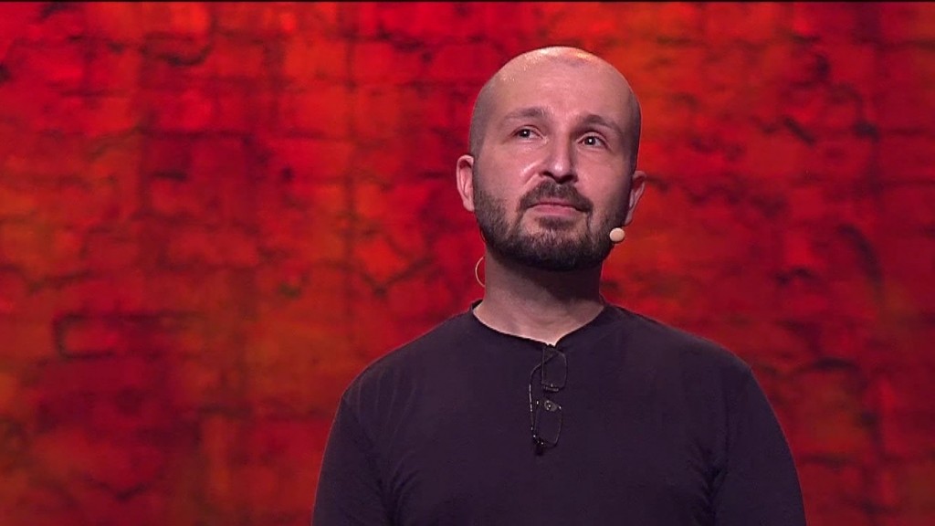 Der Slam-Poet Artem Zolotarov (Foto: SR Fernsehen)