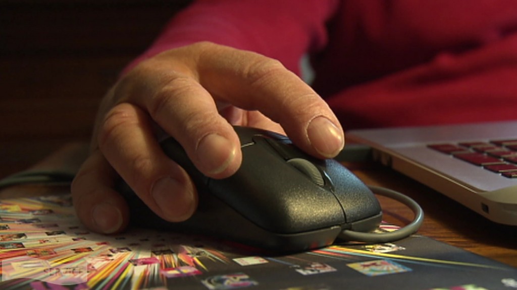 Symbolbild: Eine Hand an einer Computermaus (Foto: SR)
