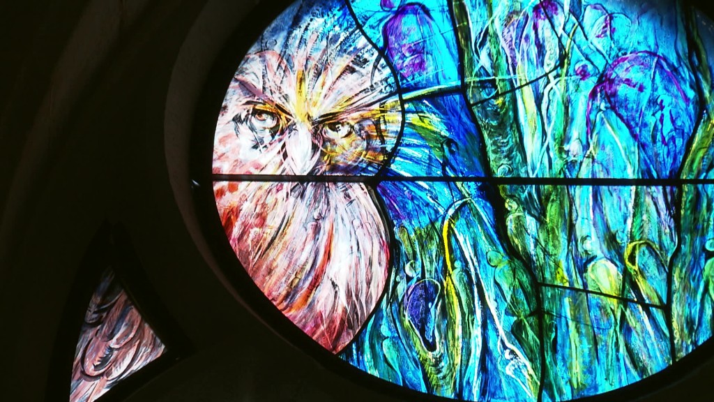 Foto: Glasfenster der Tholeyer Abteikirche