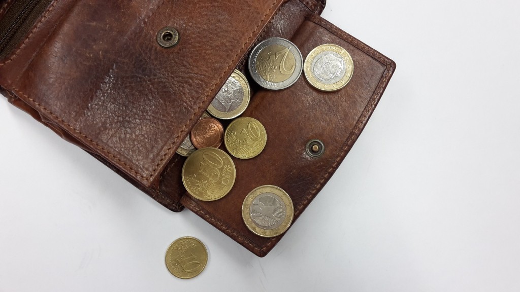 Geldbeutel mit ein paar Euromünzen (Foto: pixabay/cocoparisienne)