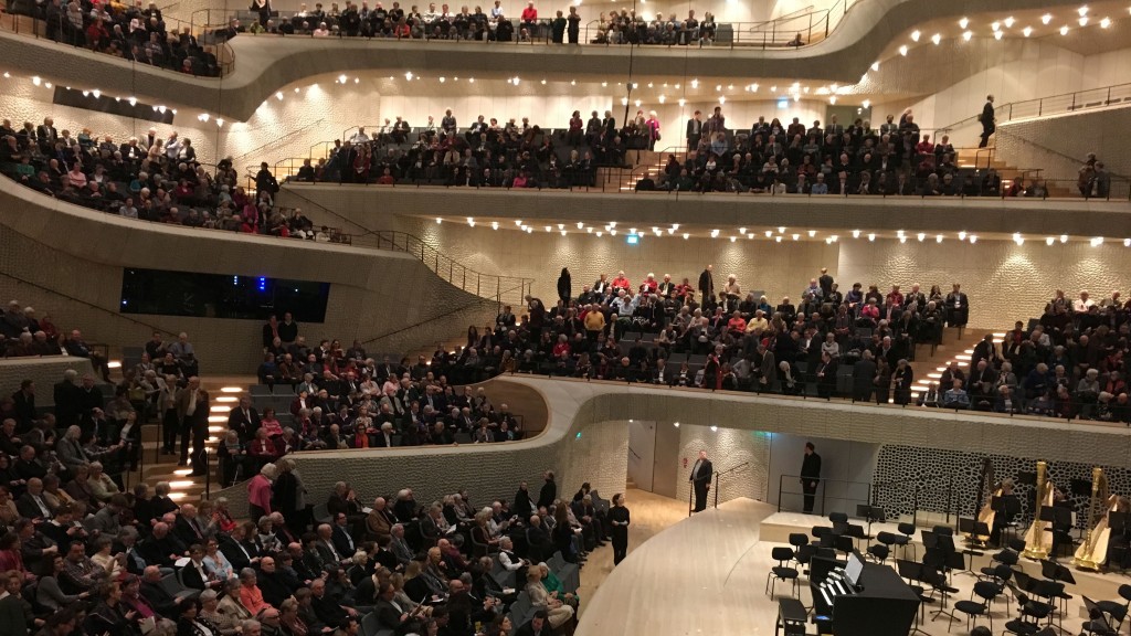 Der große Konzertsaal in der Hamburger Elbphilharmonie (Foto: Bettina Taheri-Zacher)