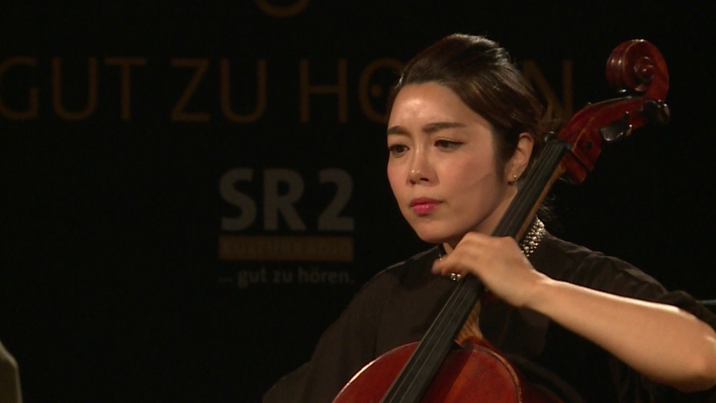 Die Cellistin Claire Min-Jung Suh-Neubert (Foto: SR / Christoph Stein)