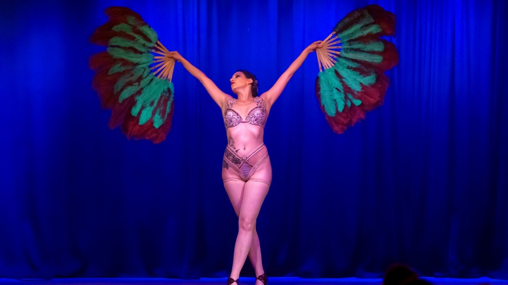 Foto: Frau bei einer Burlesque-Aufführung