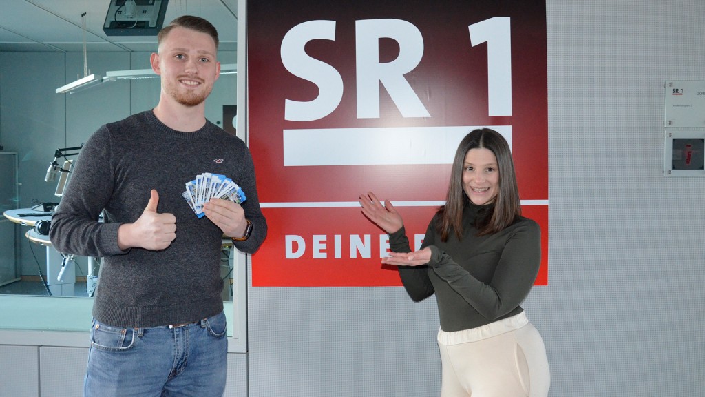 SR 1-Gib8-Gewinner Nico Etteldorf mit SR 1-Moderatorin Jessica Ziegler (Foto: SR 1 / Marko Völke)
