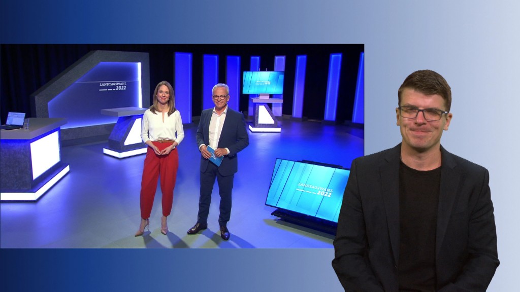 Julia Lehmann und Joachim Weyand im Studio (rechts: Gebärdenübersetzer)