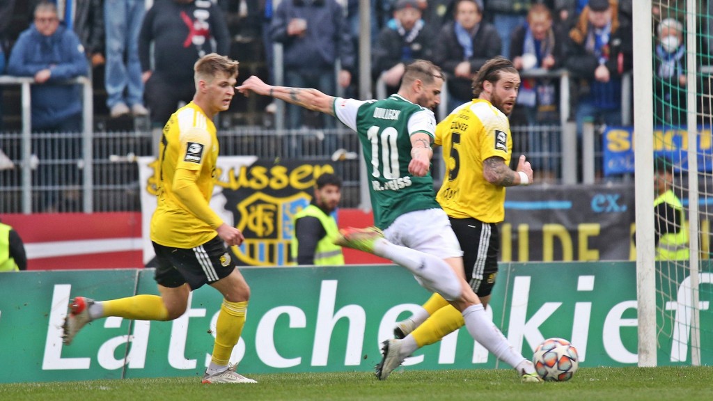 Foto: Fußball Saarlandpokal-Achtelfinale , FC 08 Homburg - 1.FC Saarbrücken. Patrick Dulleck (Homburg) erzielt das 1:0 (Foto: Imago/Jan Huebner)