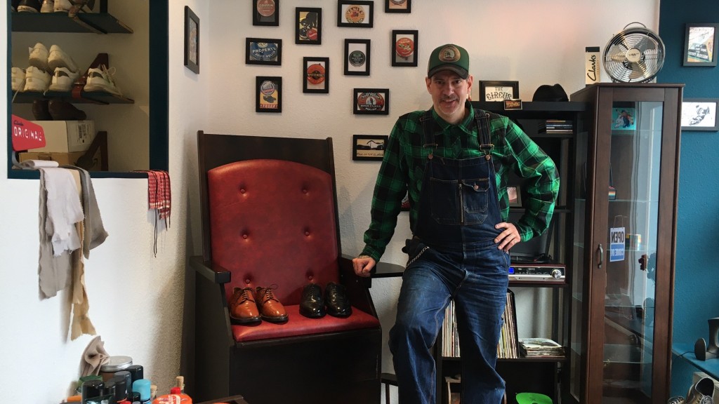 Roy Martin in seinem Schuhputzsalon