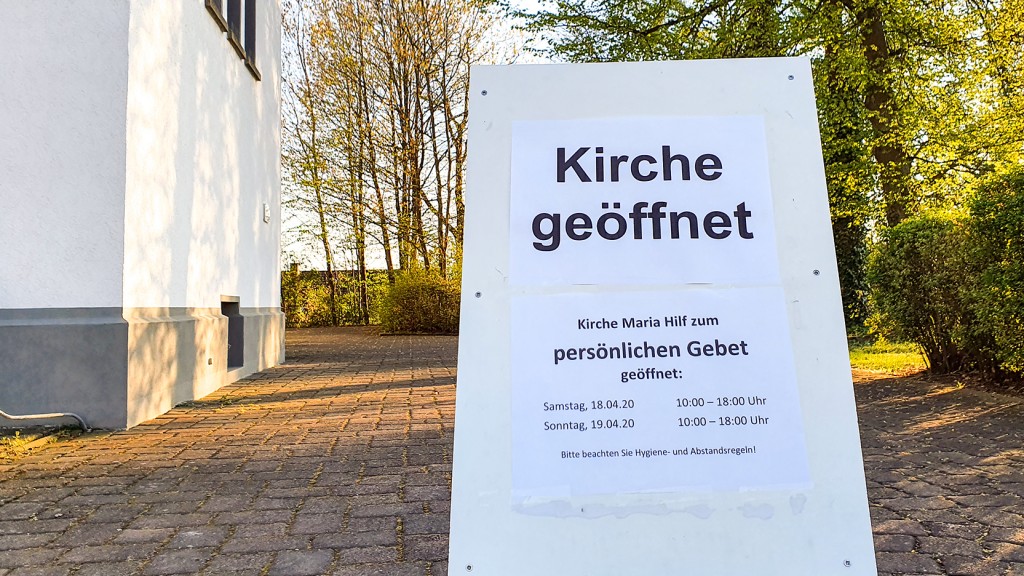Ein Schild mit der Aufschrift 