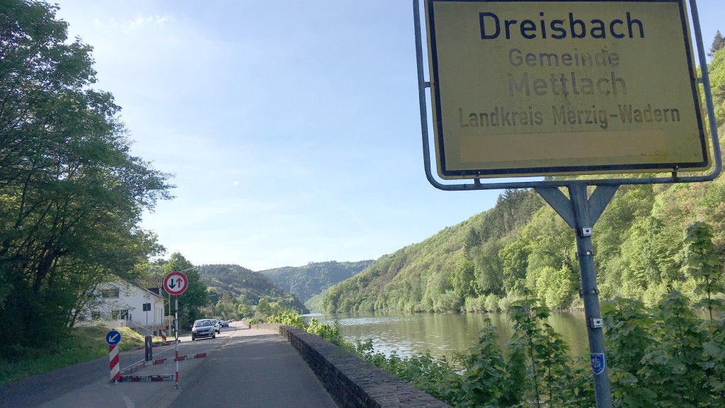 Das Ortsschild von Dreisbach an der Saarschleife
