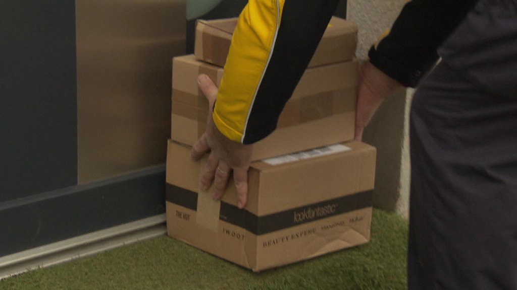 Ein Paketzusteller bei der Arbeit