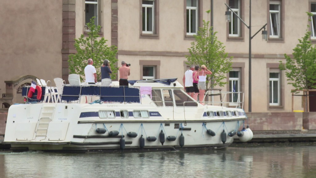Foto: Touristen auf einem Boot