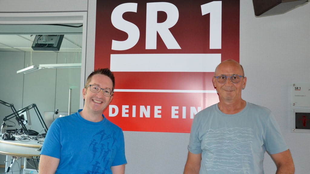 Hans Schubert, Projektleiter der Sommer Messe Saar, mit SR 1-Moderator Christian Balser
