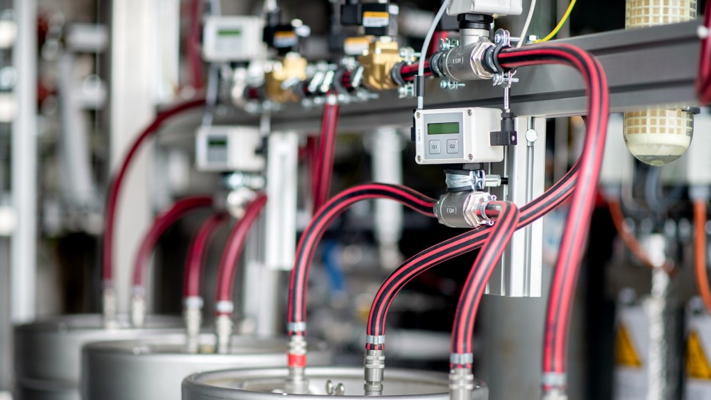 Technische Anlage des Elektrolyseurs einer Produktionsanlage für Wasserstoff.