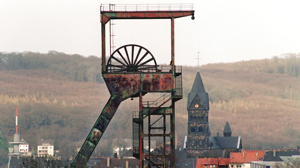 Stillgelegter Förderturm der Grube König
