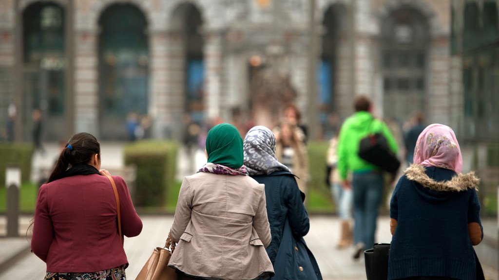 Frauen mit Kopftuch