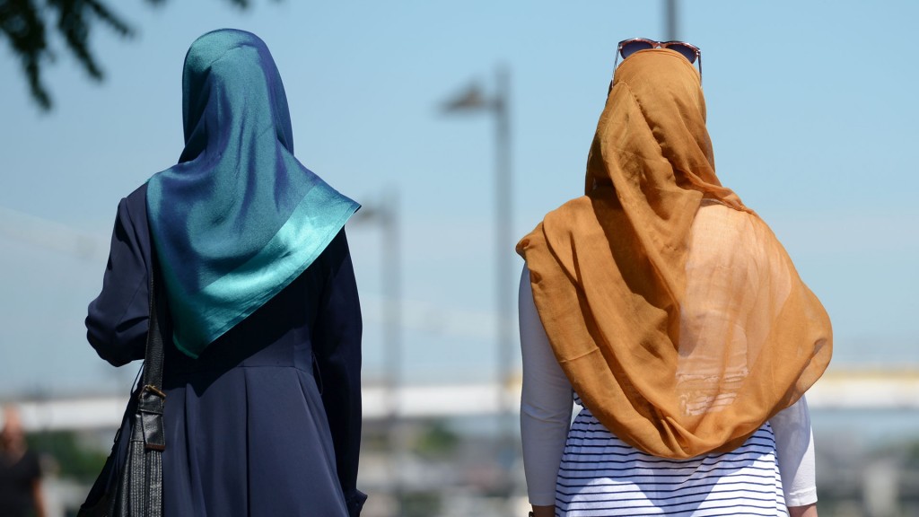 Symbolbild: Zwei Kopftuch tragende Muslima