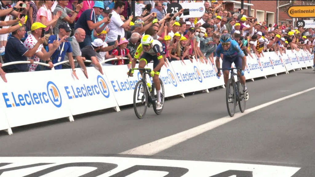 Foto: Simon Clarke (rechts) bei der Zieleinfahrt der fünften Etappe