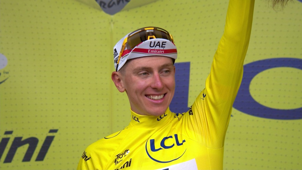 Foto: Tadej Pogacar auf dem Siegertreppchen der sechsten Etappe der Tour de France