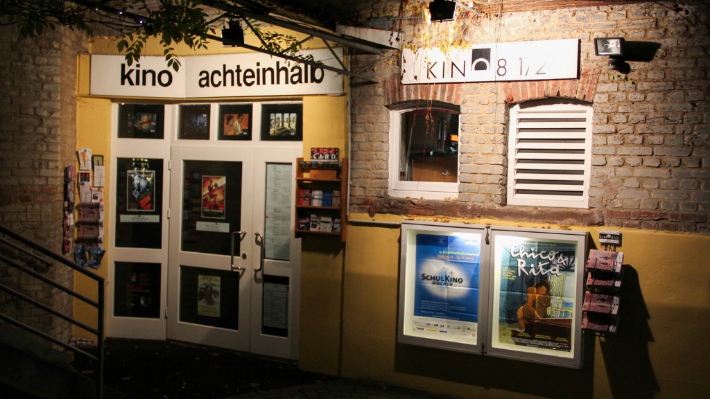 Der Eingang des Kinos achteinhalb in Saarbrücken