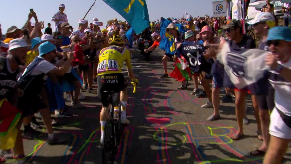 Foto: Zieleinfahrt bei der 18. Etappe der Tour de France