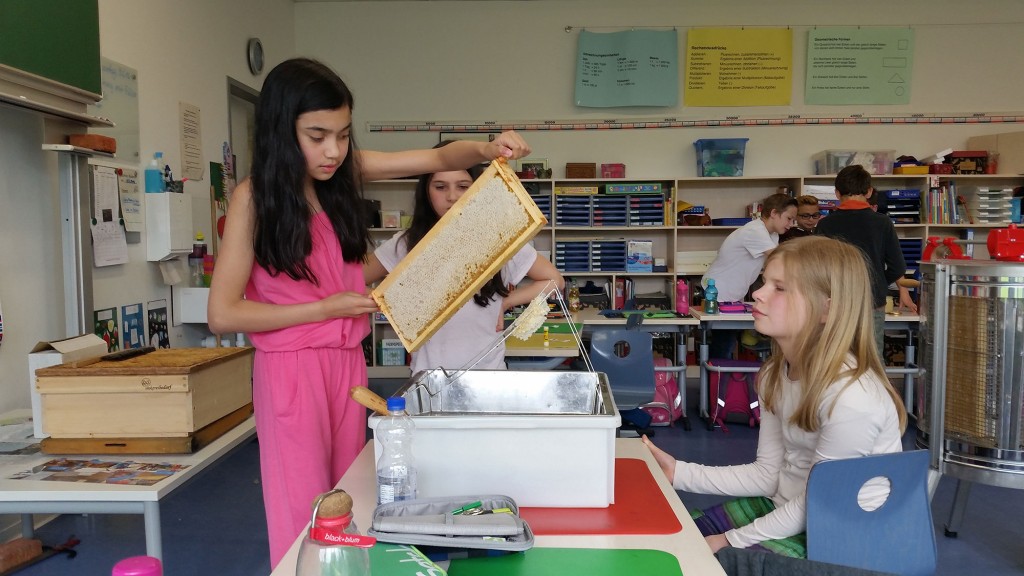 Kinder beim Unterricht an der Grundschule Scheidt