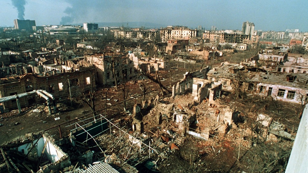 Die durch Bomben zerstörte Stadt Grosny