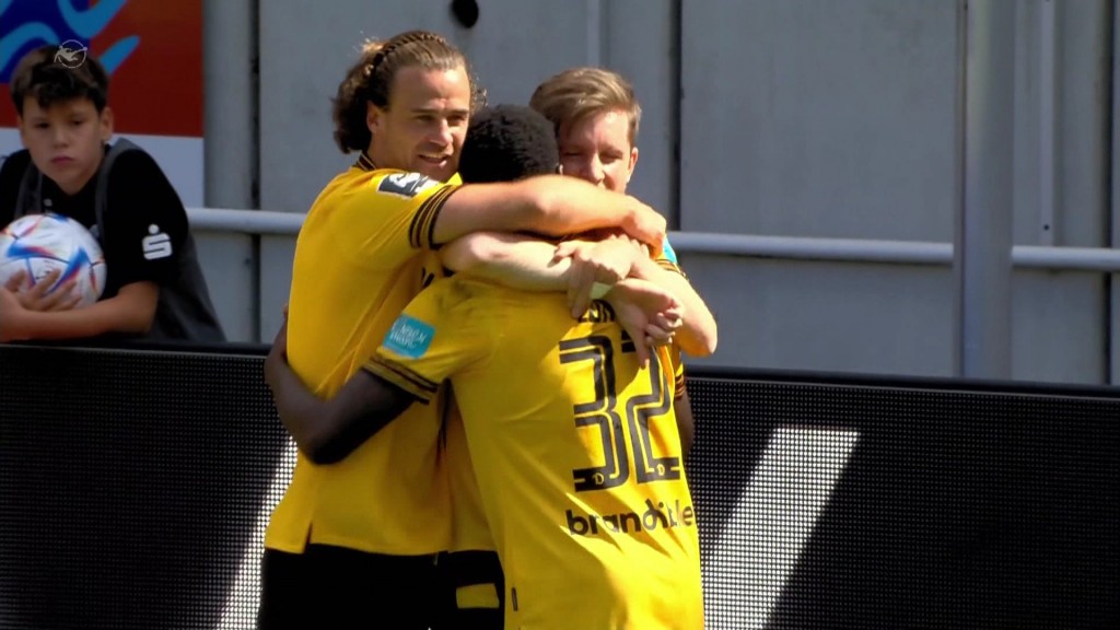 Foto: SG Dynamo Dresden jubelt über Treffer