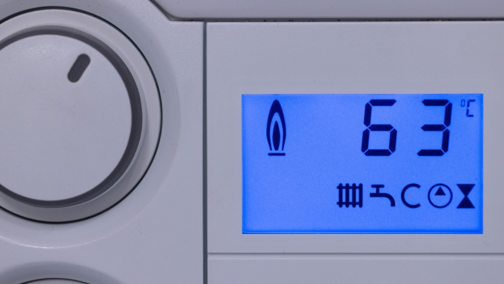 Eine Flamme weist im Display einer Gasheizung darauf hin, dass eine Verbrennung von Gas stattfindet.