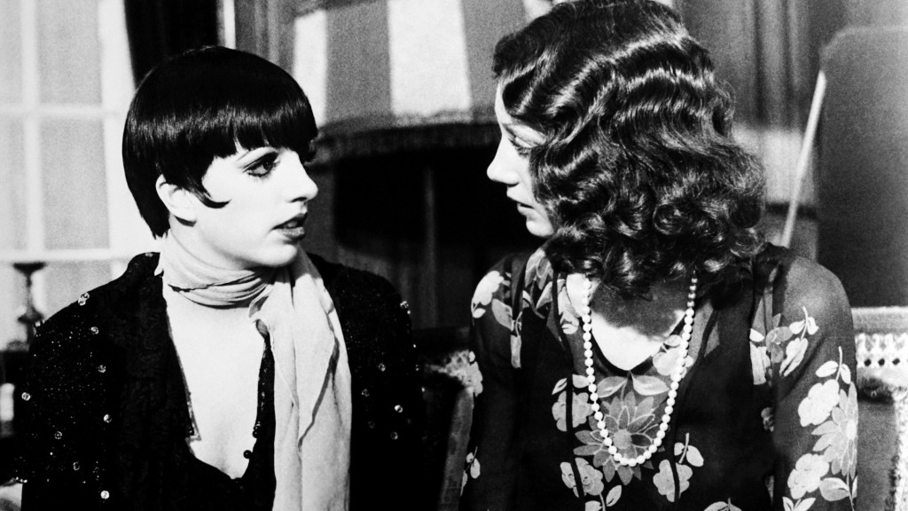 Liza Minnelli und Marisa Berenson im Film Cabaret von 1972