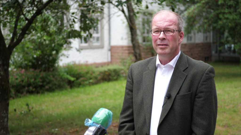 Dr. Jürgen Rissland, Leitender Oberarzt am Institut für Virologie der Universitätsklinikum des Saarlandes in Homburg