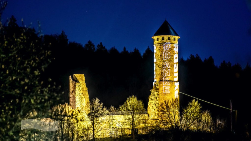 Foto: eine Ruine bei Nacht