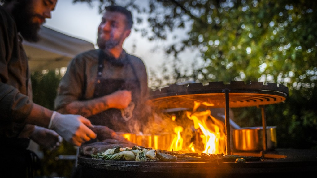 Mittwochs ist im Farmerhaus Braaiday in der Outdoorküche