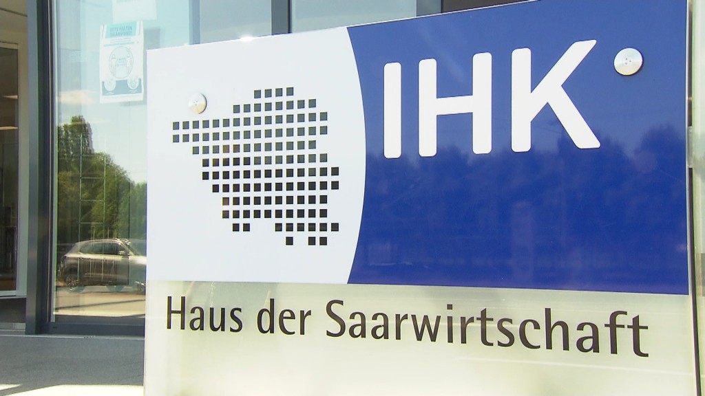 Schild der Industrie- und Handeskammer des Saarlandes (IHK)