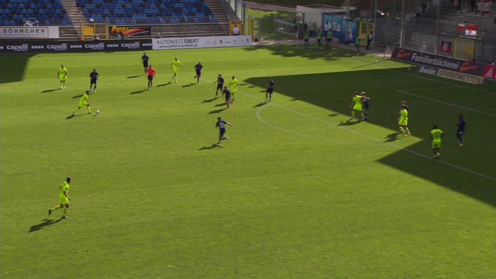 Foto: Spielaufnahme von SV Waldhof Mannheim gegen SV Wehen Wiesbaden