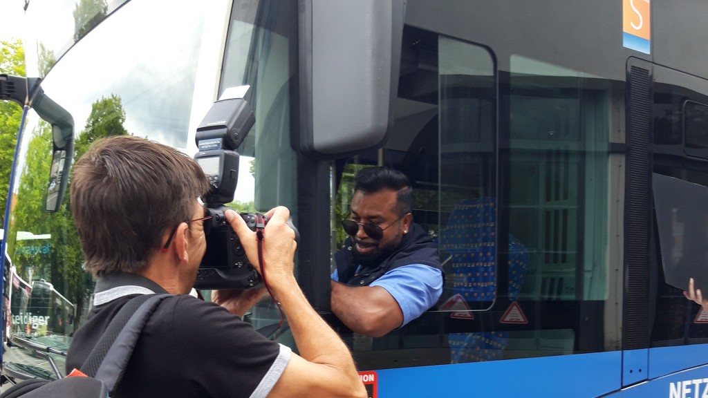 Anthony Chandragasan in seinem Bus