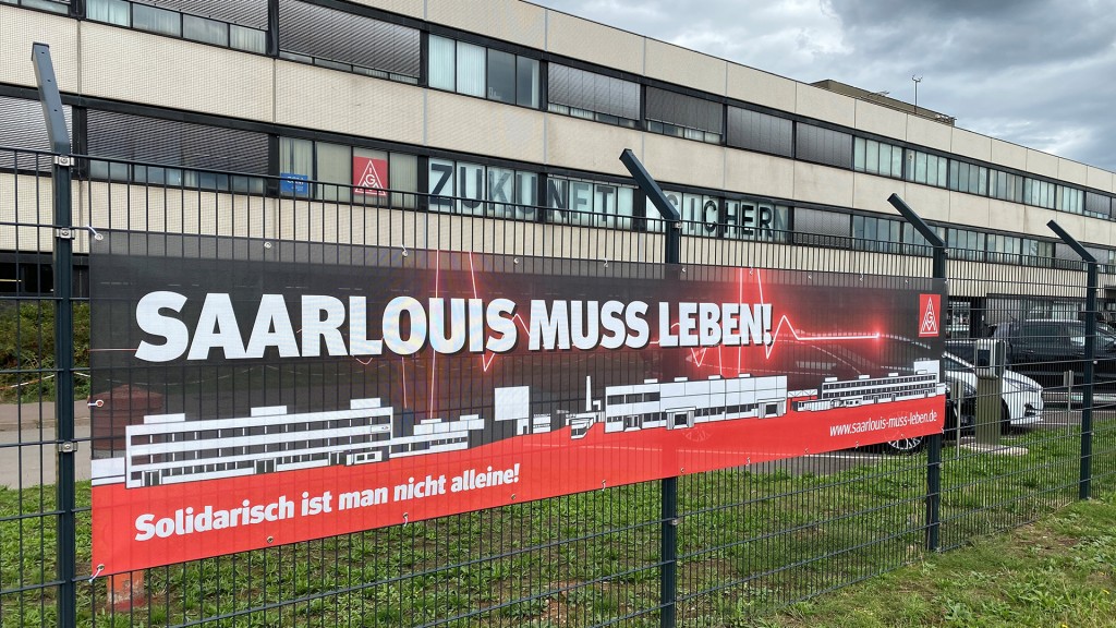 Banner am Zaun des Fordwerkes